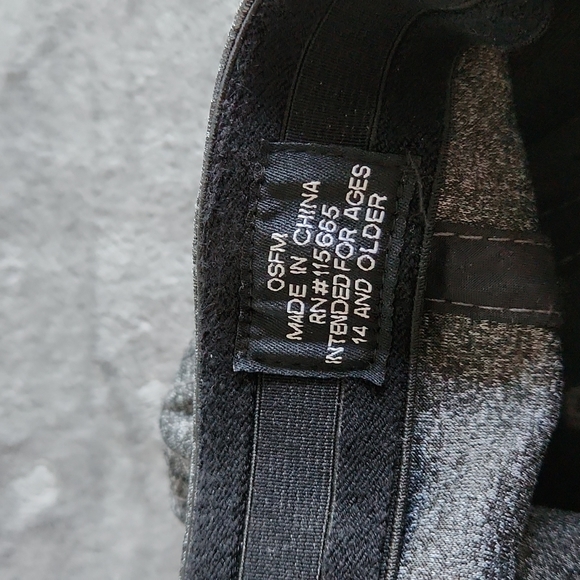 Superman Hat, Sz Sm Logo is Black w White trim, Hat is Grey,6 Air Vents - Picture 6 of 7